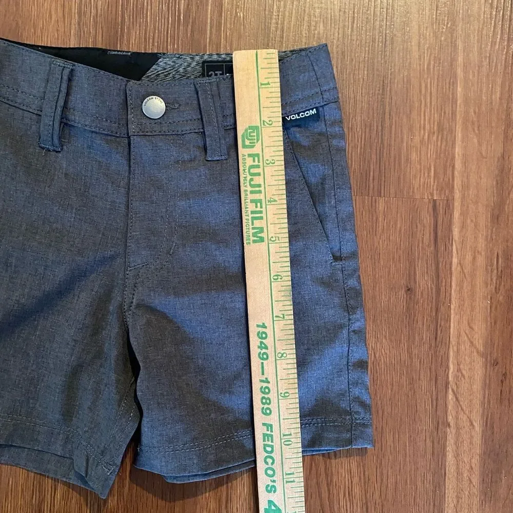 VOLCOM Shorts Toddler Size 2T Gray Flat front Surf Skate Hybrid